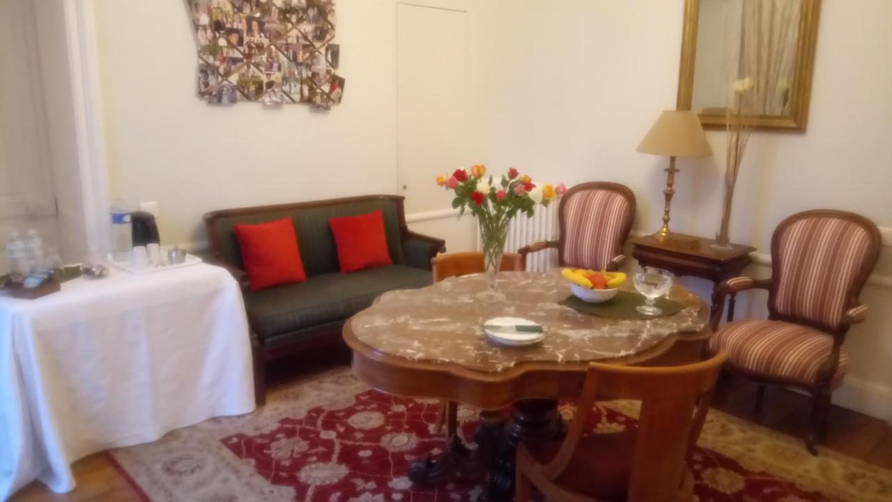 Chambre De Flore Bed and Breakfast Versailles Esterno foto